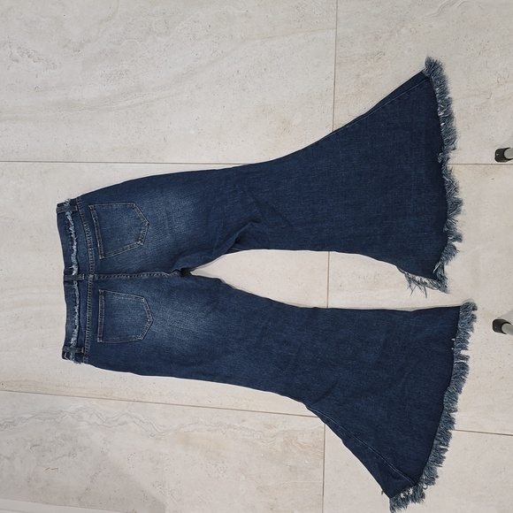 These trendy flare denim jeans feature a bold, boho-chic look with distressed de - Picture 4 of 10